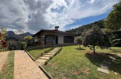 Casa linear com casa de hóspedes – 3 quartos + vista para as montanhas