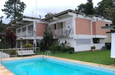 Casa com lazer, segurança , conforto e privacidade em bairro nobre