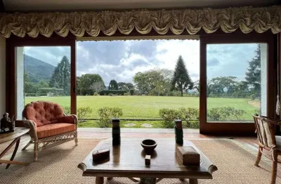 Sítio com mansão rústica na região serrana do rio de janeiro próximo a itaipava.