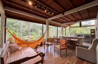 Casa linear com total privacidade em condomínio- teresópolis