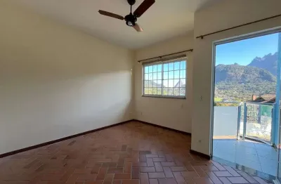 Casa com 2 quartos no bairro nobre comary com vista para o dedo de deus