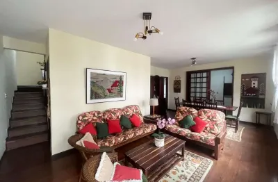 Casa com 3 quartos em condomínio com lazer completo no alto, teresópolis!