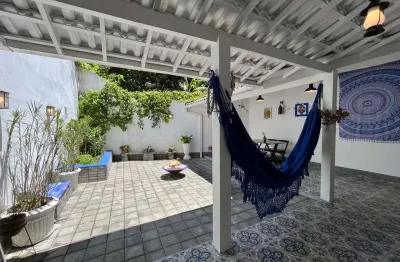 Casa com quintal privativo em meio a natureza cinco minutos do alto