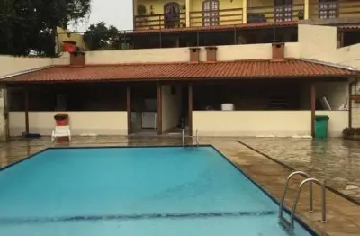 Casa próximo ao centro de teresópolis em condomínio com lazer completo