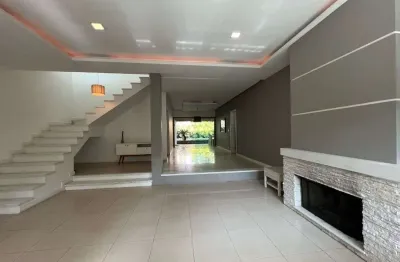 Casa de alto padrão em condomínio com segurança natureza da serra de teresópolis