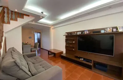 Casa no centro de teresópolis com logística que possibilita fazer tudo a pé