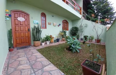 Casa com 3 quartos próximo ao centro de teresópolis com lazer completo!