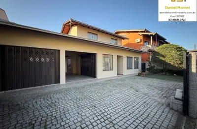 Espaçosa casa averbada no saguaçú com 1 suíte + 2 dormitórios.