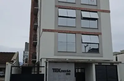 Ótimo apartamento de 2 quartos no costa e silva com elevador.