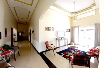 Vendo na rua 6 vicente pires, sobrado de fino acabamento, suítes com varandas, piscina, churrasqueira, condomínio alto padrão.