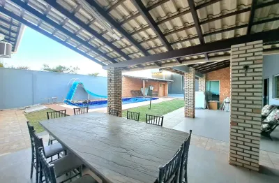 Casa térrea, alto padrão, 3 suítes, piscina, sauna, quadra, edícula. desocupada.