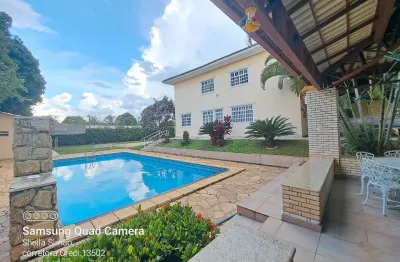 Casa a venda na quadra 3 park way, área verde, piscina, churrasqueira, terraço para festas, permuta, financiamento.
