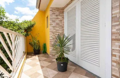 Sobrado com 3 dormitórios, sala, cozinha, banheiro, bem acabada, garagem para 3 carros