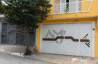 Sobrado com 3 dormitórios, sala, cozinha, banheiro, bem acabada, garagem para 3 carros