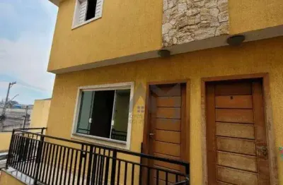 Sobrado com 2 dormitórios vila progresso, lavabo, 1 banheiro, 1 vaga de garagem, dormitórios com armários, banheiro com armário cozinha com cooktop