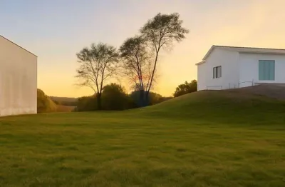 Terreno na rua principal do condomínio nova gramado village com vista para o por do sol