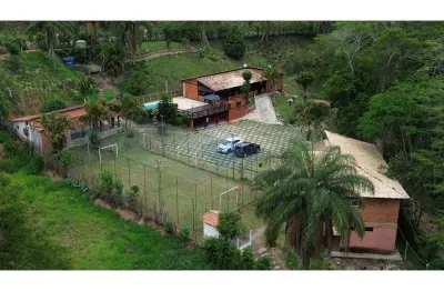 Granja espetacular com 5.000 m² – completa, charmosa e em localização privilegiada
