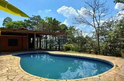 Granja com Piscina e Área Gourmet em Terreno de 1.796 m² nas Chácaras Paço Del Rey