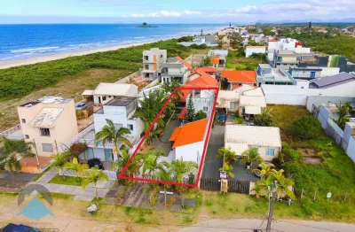 Imperdível! venda de 3 casas em terreno único a 50m da praia em guaratuba-pr, bairro coroados. 8 quartos, 1 suíte, 8 banheiros, 215m².