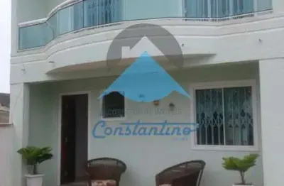 Imperdível oportunidade: sobrado com piscina, 5 quartos e 5 vagas de garagem em guaratuba-pr, bairro coroados, 200m².