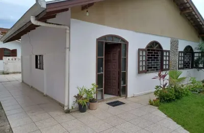 Casa à venda em guaratuba-pr, cohapar: 4 quartos, 1 suíte, 2 salas, 3 banheiros, 160m². terreno amplo com 2 casas.