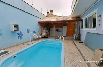 Casa à venda na Av. Luciano de Bona, Parque Balneário Oásis, Peruíbe