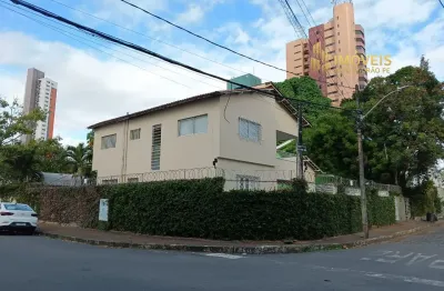 Casa de esquina com piscina e 6 vagas na tamarineira – reformada em estilo art déco