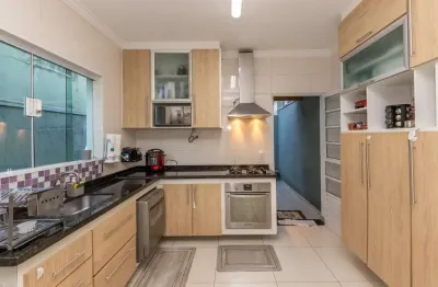 Imperdível sobrado para venda em jardim marisa com 3 quartos, sendo 3 suítes, 168m²