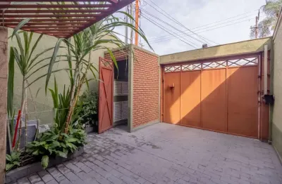 Funcional casa tipo para venda em lapa com 4 quartos, sendo 2 suítes, 219m²