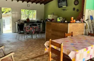 3 casas no mesmo quintal + edícula com área gourmet!