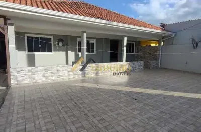 Belíssima casa!!! 03 qtos., amplo terreno, 05 vagas de gar.