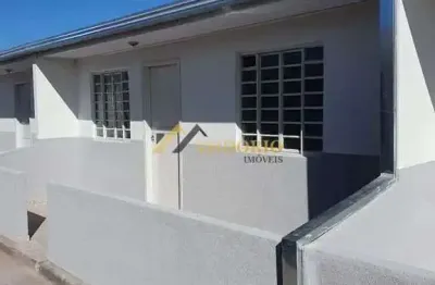 Bela casa de condominio!!! 02 qtos., vaga de gar., bem loc.