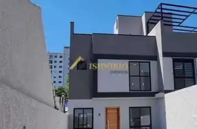 Belo triplex! 03 qtos., suíte, terraço, quintal nos fundos