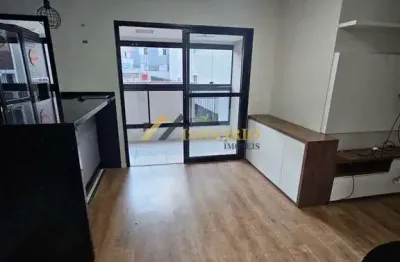 Apartamento no ahú! 02 quartos, sacada, churras, semi mobiliado
