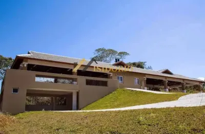 Amplo terreno! 300m² de área total, excelente condomínio