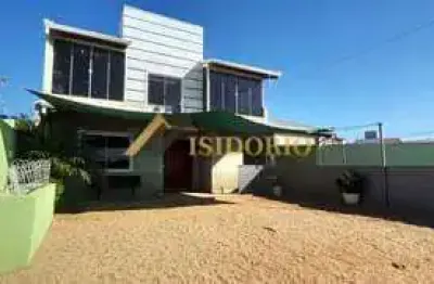 Sobrado no atuba com 5 quartos sendo 2 suites,possui 7 garagem