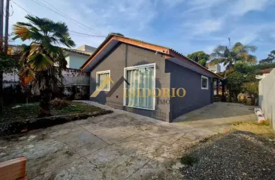 Casa com amplo terreno em colombo! demisuíte, closet, 04 gar