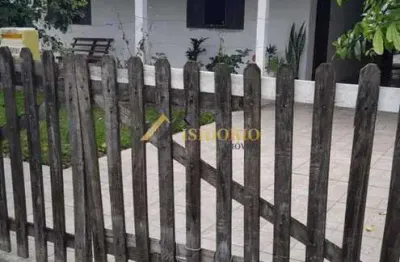 Casa com edícula! 02 quartos, churrasqueira, 1 km da praia!!