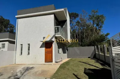 Oportunidade sobrado, 03 qtos, suíte, garagem, em cond. fechado