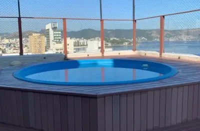 Cobertura duplex:localizada no ingá com 3 quartos,sauna,piscina,churrasqueira e condomínio com portaria 24h