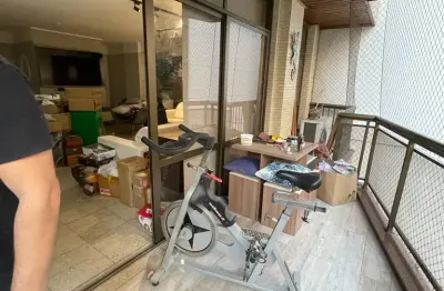 Apartamento localizado em rua nobre do ingá.varandas ,5 quartos sendo 2 suítes e 2 vagas.