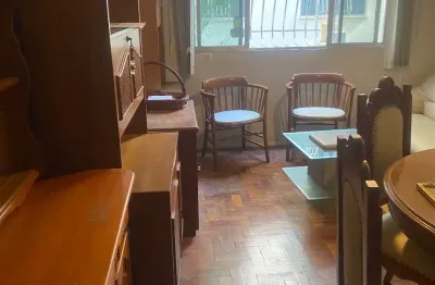 Miolo de icaraí,sala,2 quartos,banheiro de empregada,sol da manha e portaria 24 h,