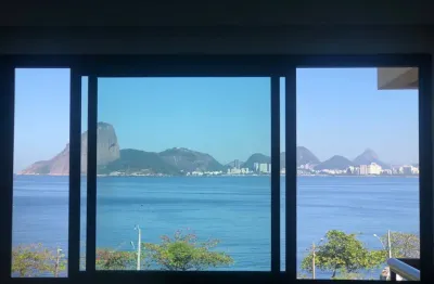 Belíssimo apartamento com vista para o mar,excelente localização,indevassado,3 quartos,varanda e 2 vagas.