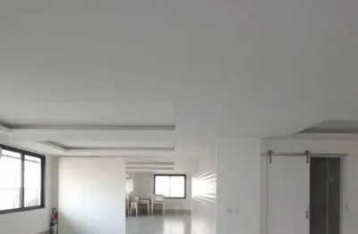 Excelente cobertura duplex,ampla ,composta de 3 quartos com 1 suíte,varanda ,churrasqueira e piscina.