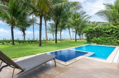 Bangalô em muro alto, pé na areia, 4 suítes, no condomínio eco life.