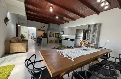 Casa para venda em balneário piçarras, itacolomi, 3 dormitórios, 1 suíte, 2 banheiros, 1 vaga