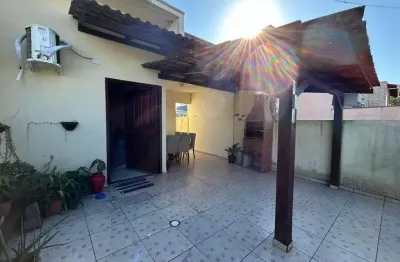 Casa para venda em balneário piçarras, itacolomi, 2 dormitórios, 1 banheiro, 1 vaga