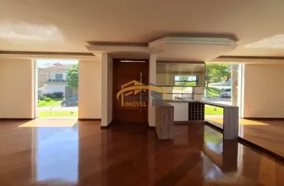 Casa térrea em aplhaville, localização privilegiada no condomínio. 4 suites, spa, piscina, área gourmet, 10 vagas de garagens
