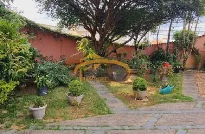 Casa térrea para venda, vila campesina, osasco, com 3 suítes, 4 vagas de garagens, sótão, quintal com churrasqueira.