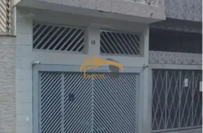 Sobrado com 03 dormitórios no bela vista, 2 vagas de garagem.